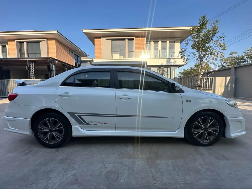 2013 Toyota Corolla Altis X (E140) 3