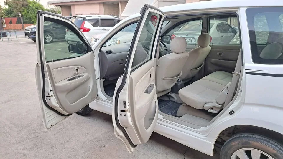 2010 Toyota Avanza I 3