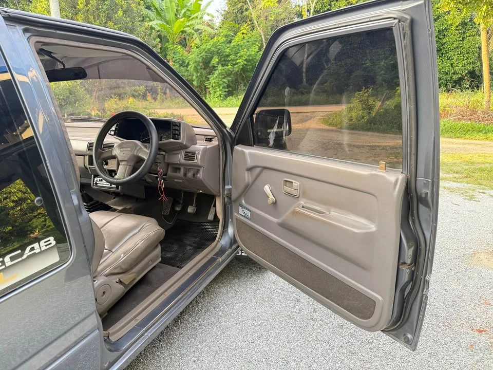 1996 Isuzu TFR III 3
