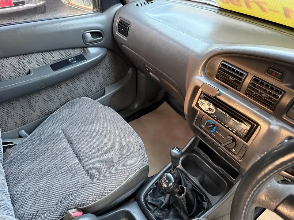 1999 Mazda 2500 Fighter V 2