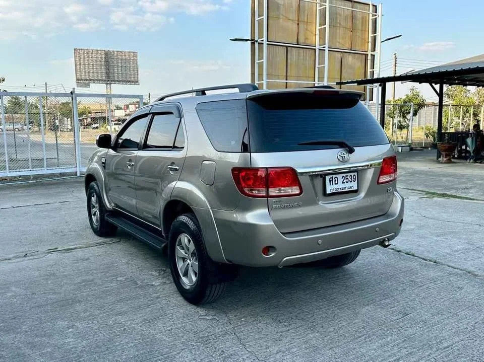 2005 Toyota Fortuner I 2