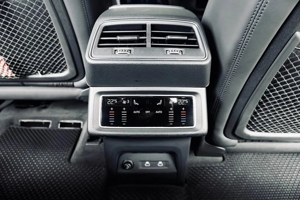 2024 Audi Q8 e-tron 3