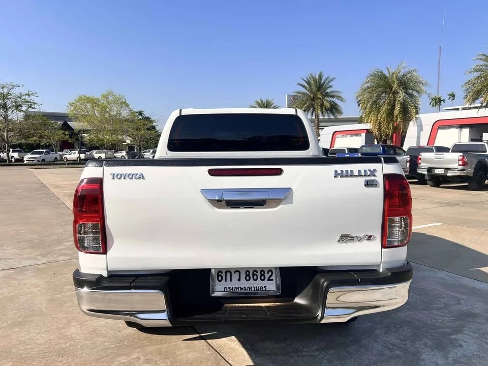 2017 Toyota Hilux VIII 2