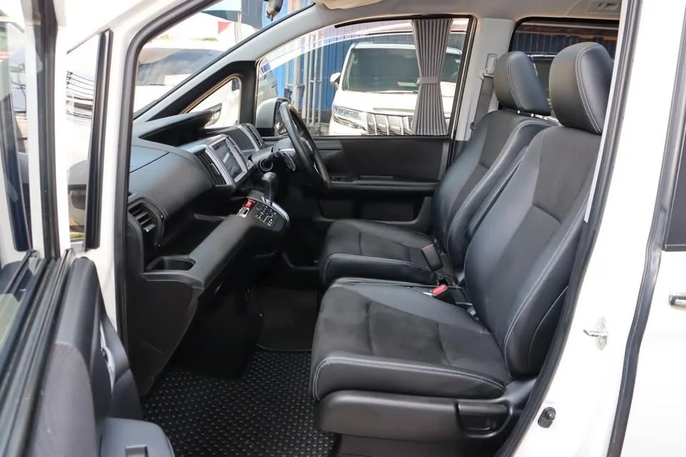 2014 Honda Stepwgn IV 2