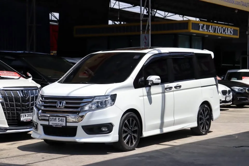 2014 Honda Stepwgn IV 3