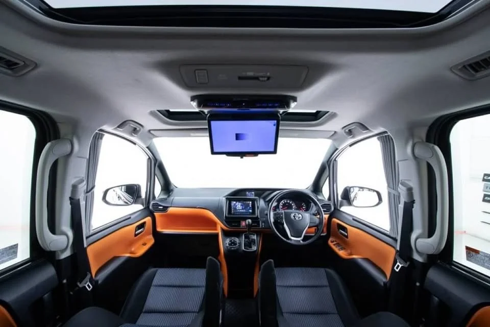 2015 Toyota Voxy III 2