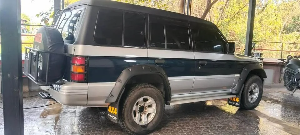 1999 Mitsubishi Pajero II 2