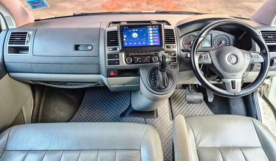 2013 Volkswagen Caravelle T5 2