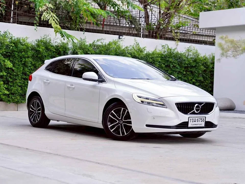2017 Volvo V40 II 2