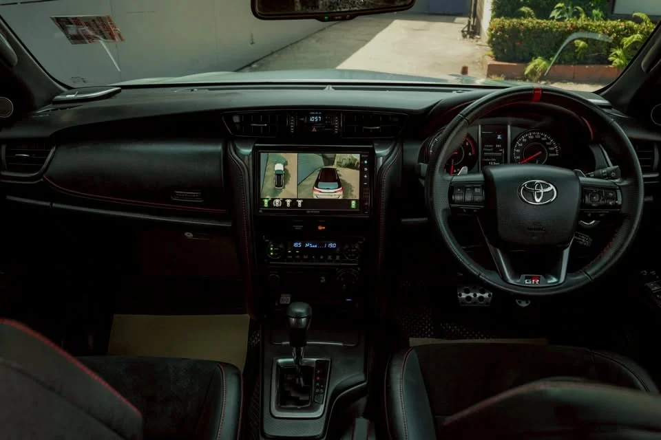 2023 Toyota Fortuner II 2