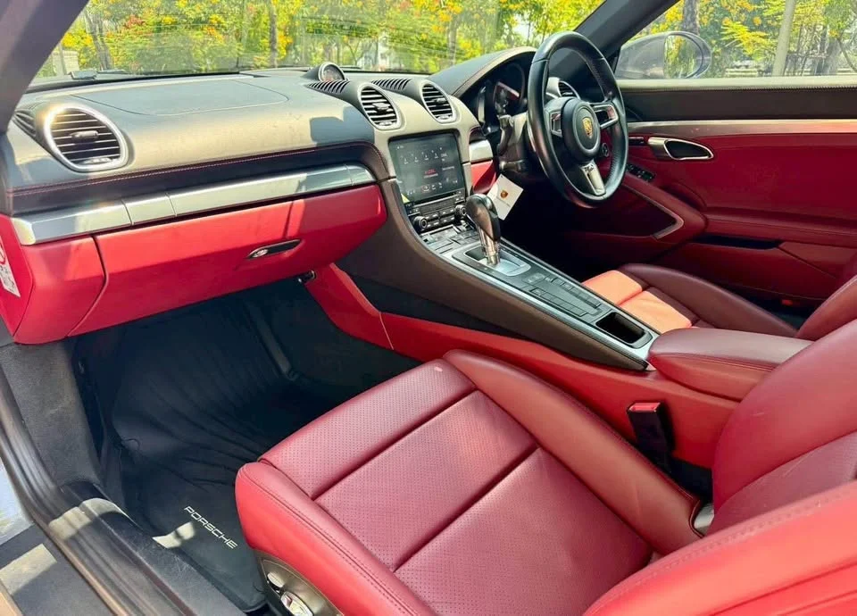 2018 Porsche 718 Boxster and Cayman IV 3