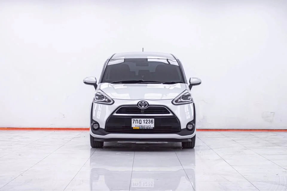 2018 Toyota Sienta II 2
