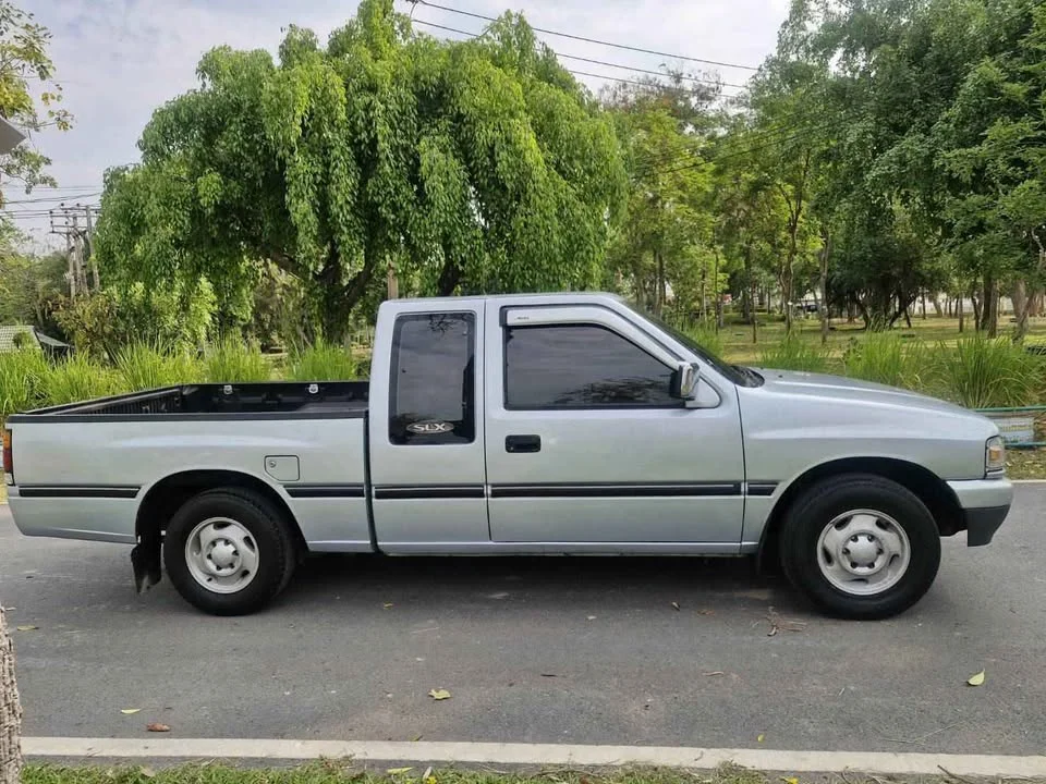 1995 Isuzu TFR III 3