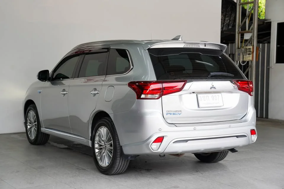2021 Mitsubishi Outlander III 2