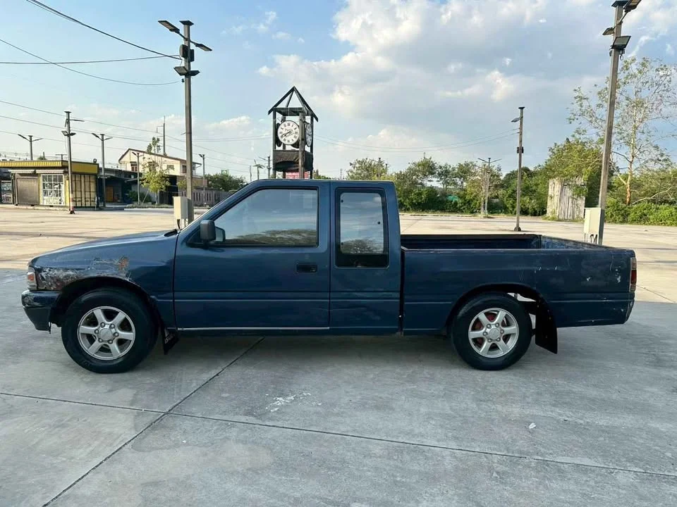 1996 Isuzu TFR III 2