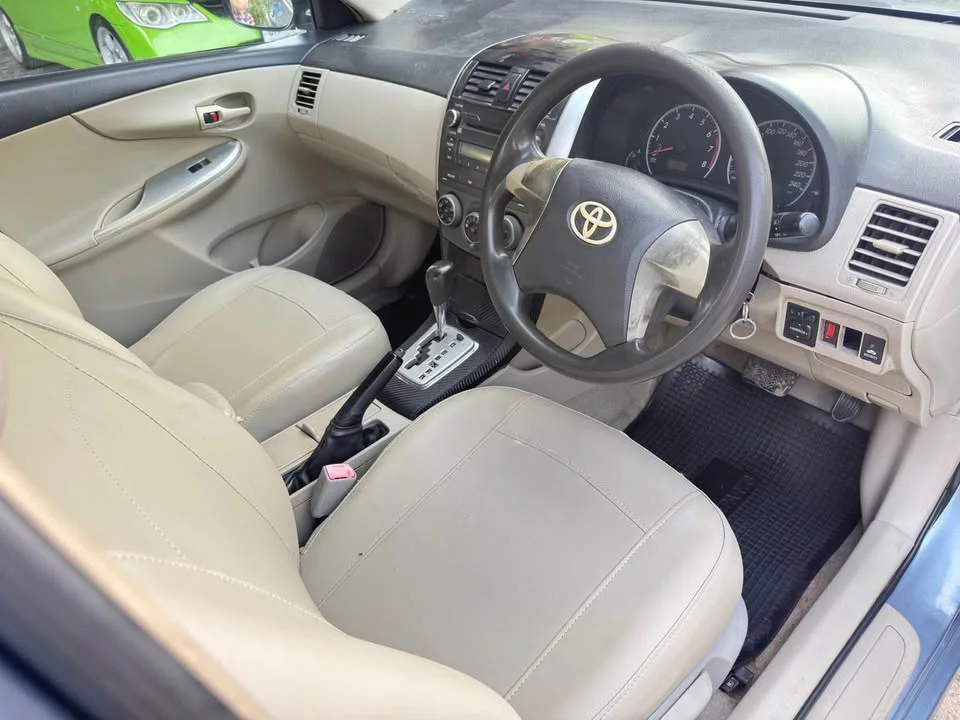 2013 Toyota Corolla Altis X (E140) 3