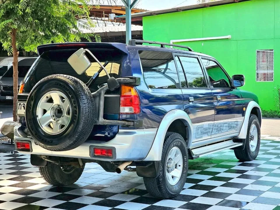 2002 Mitsubishi Strada G-Wagon 2