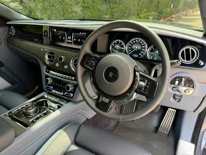 2025 Rolls-Royce Ghost II 3