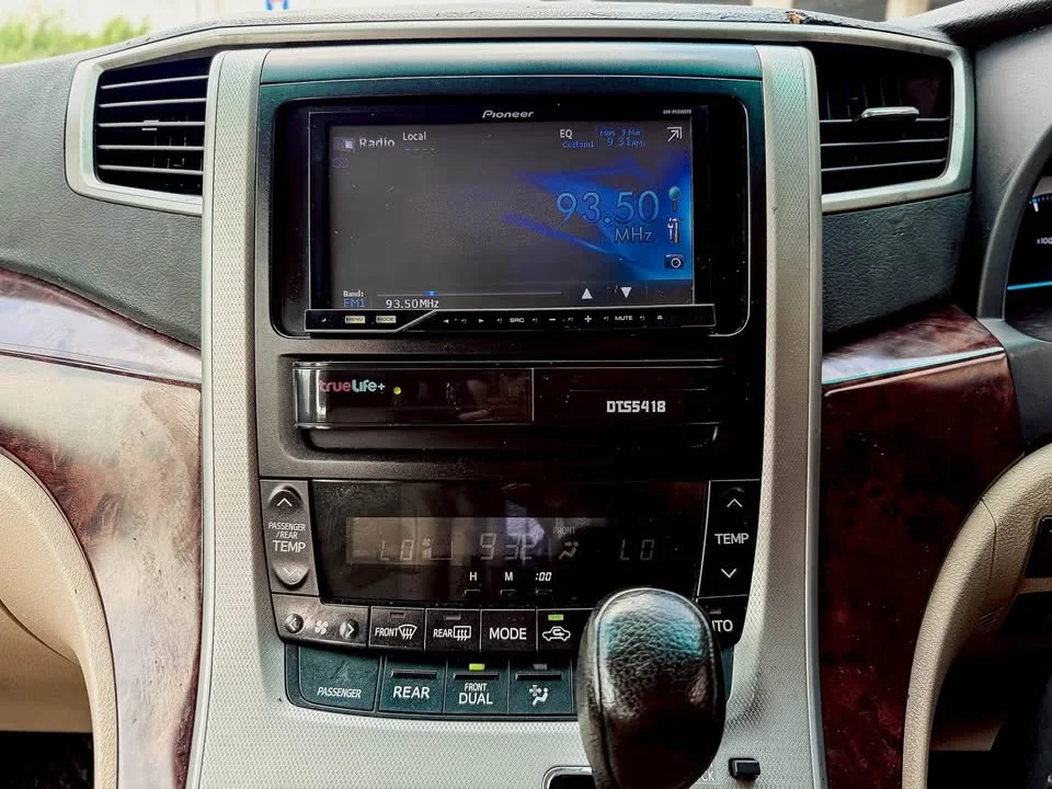 2010 Toyota Alphard, Vellfire II (AH20) 3