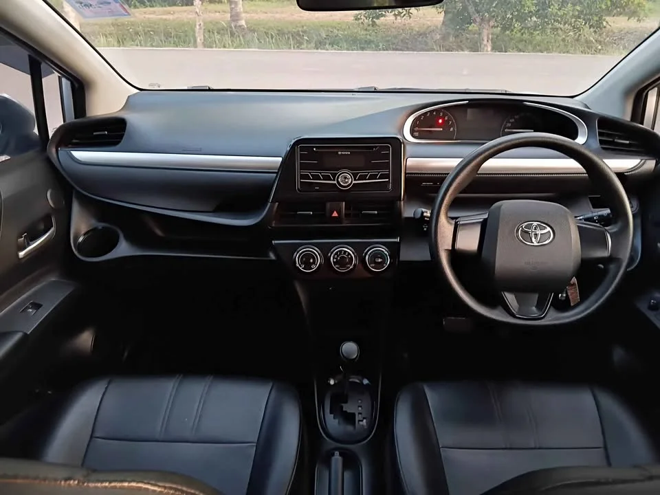2018 Toyota Sienta II 3