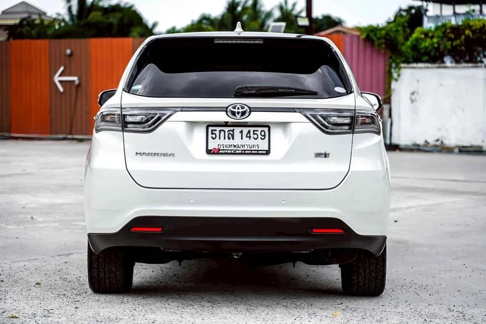2015 Toyota Harrier III 2