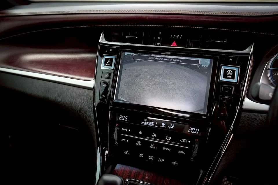 2015 Toyota Harrier III 3