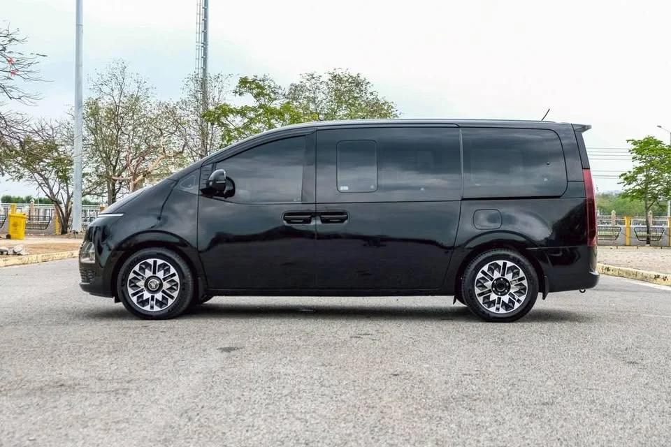 2021 Hyundai Staria US4 3