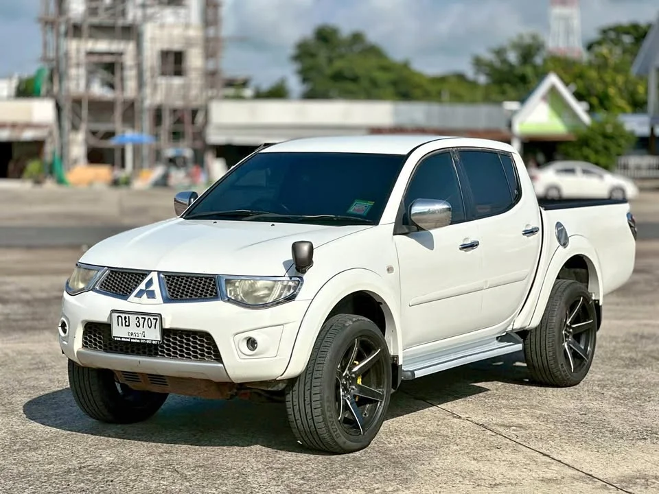 2011 Mitsubishi Triton IV 2