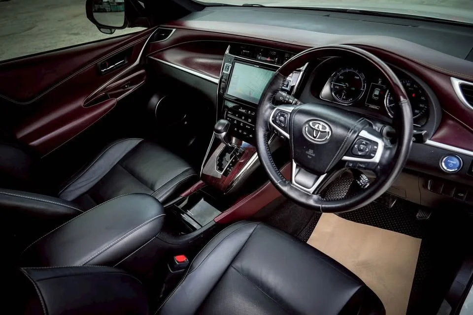 2015 Toyota Harrier III 3