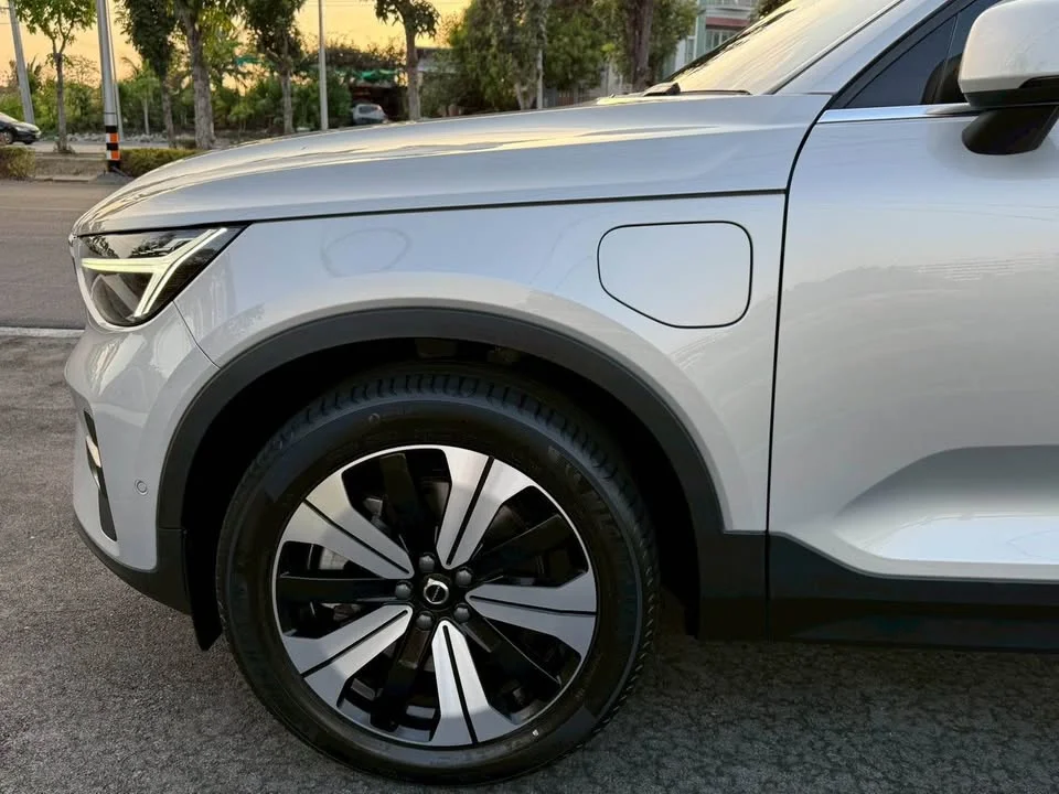 2023 Volvo XC40 3