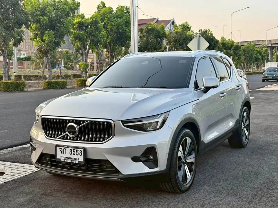 2023 Volvo XC40 3