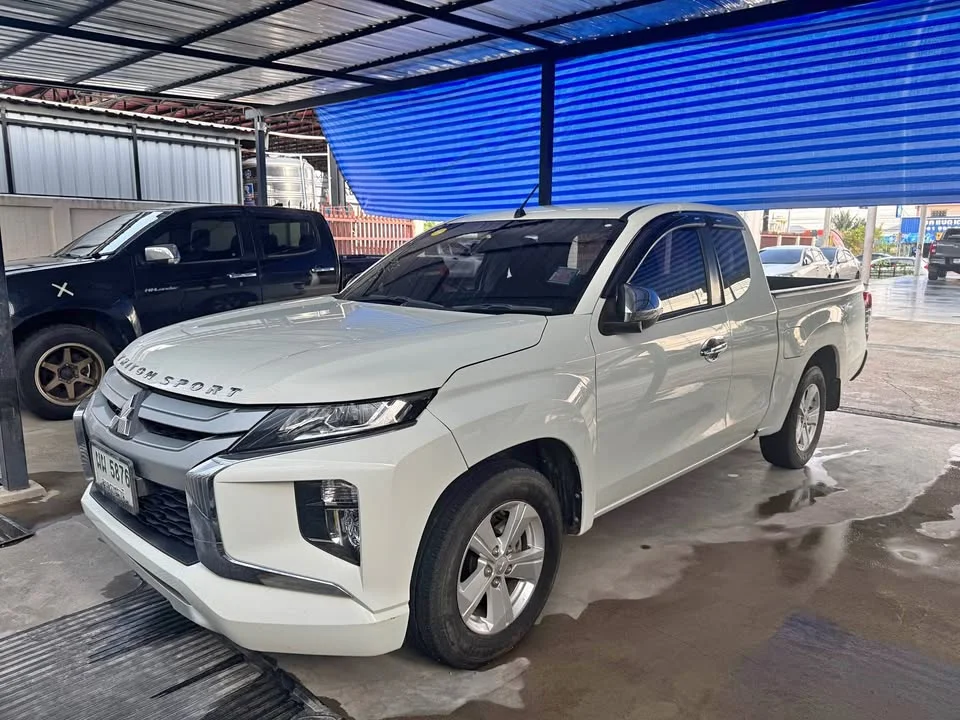 2022 Mitsubishi Triton V 2
