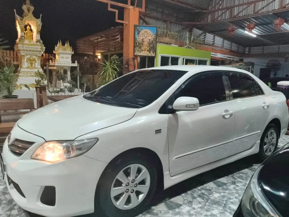 2013 Toyota Corolla Altis X (E140) 3
