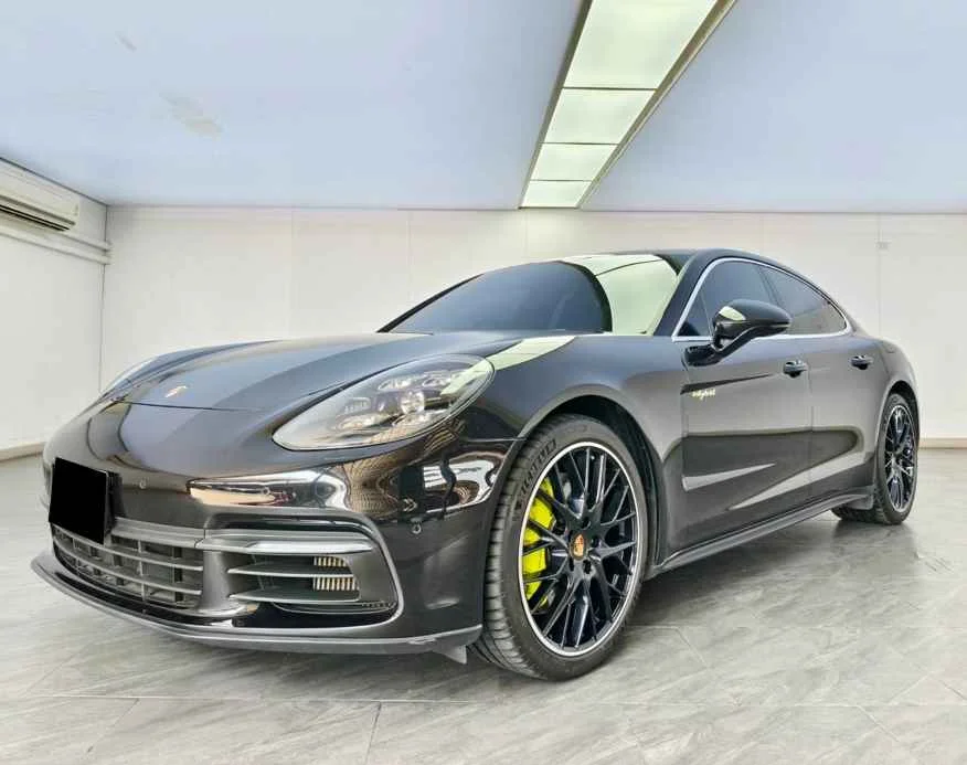 2017 Porsche Panamera II 2