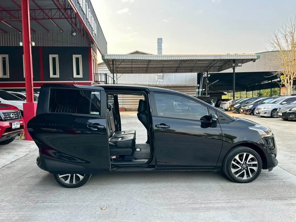 2019 Toyota Sienta II 3