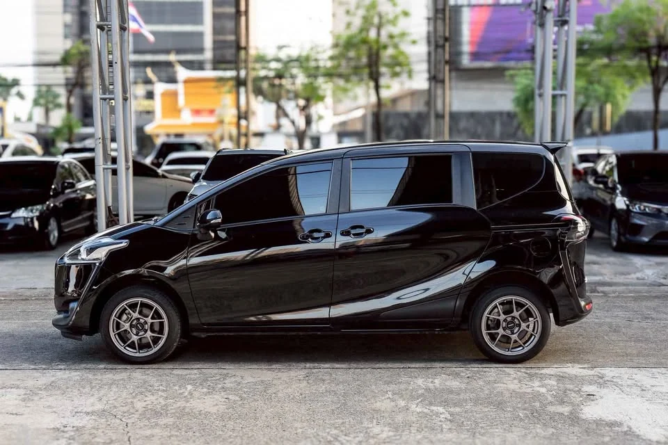 2019 Toyota Sienta II 2