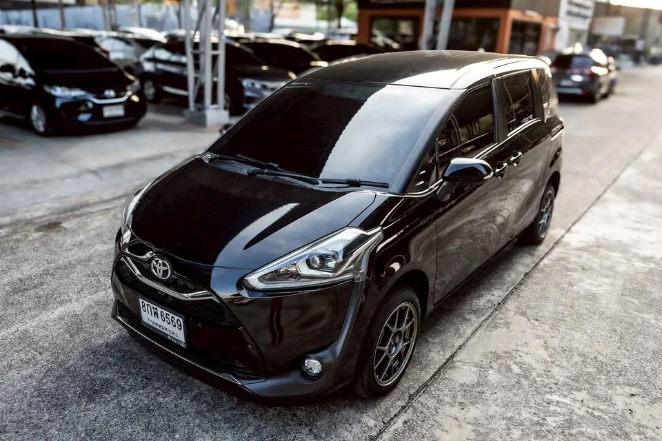 2019 Toyota Sienta II 3