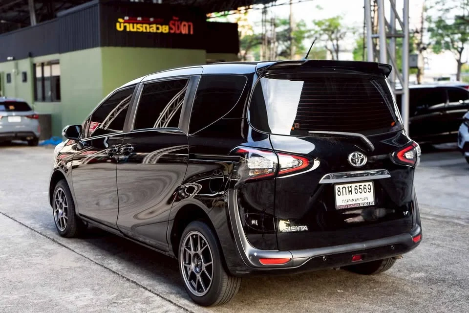 2019 Toyota Sienta II 2