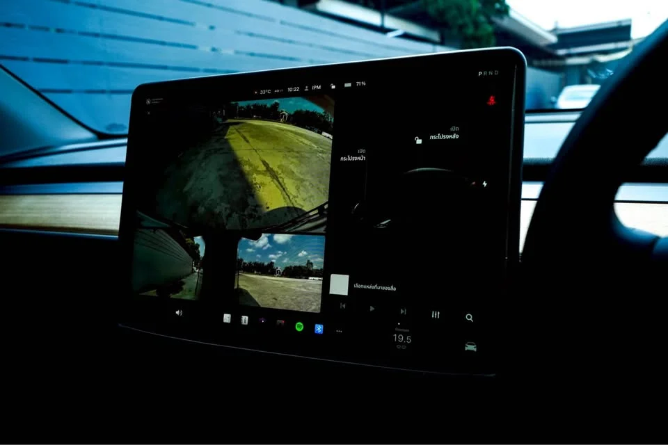 2023 Tesla Model Y 2