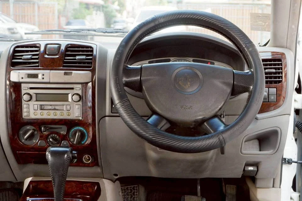 2005 Isuzu MU-7 2