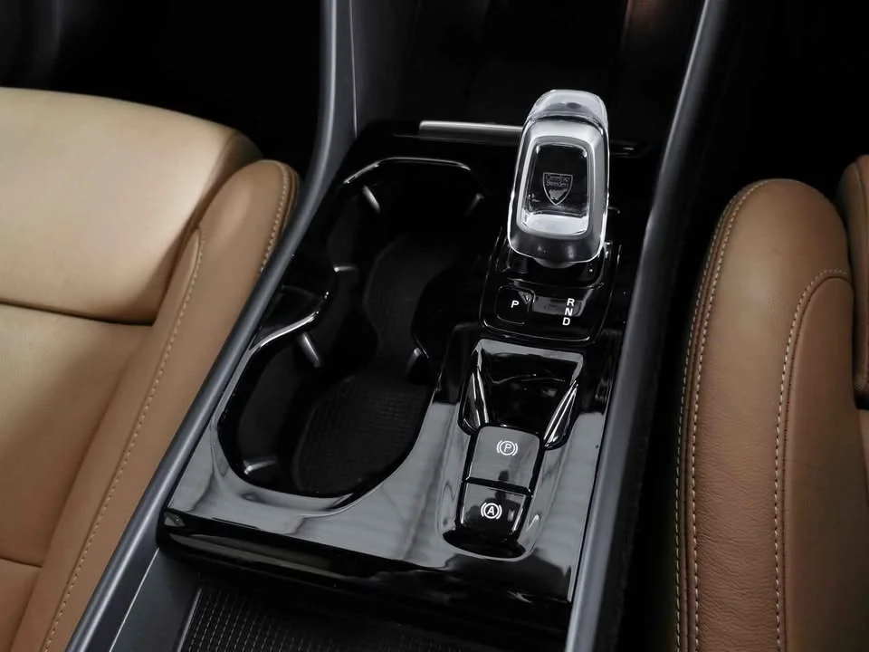 2022 Volvo XC40 2