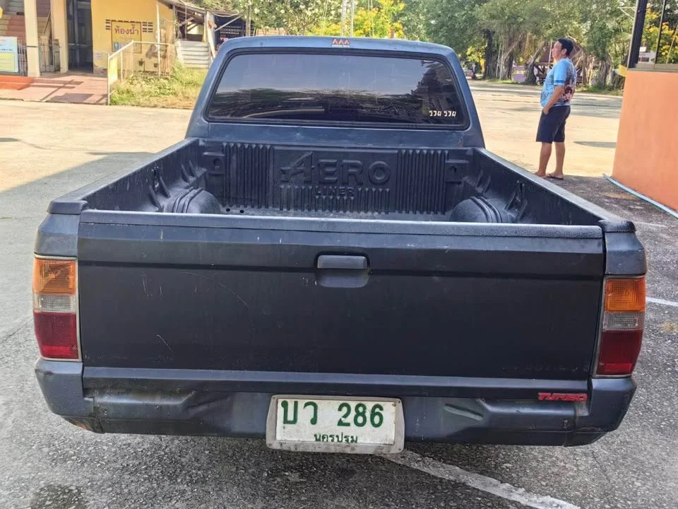 1995 Mitsubishi Triton II 3