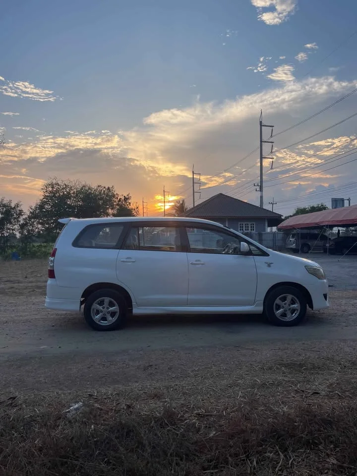 2013 Toyota Innova I 3