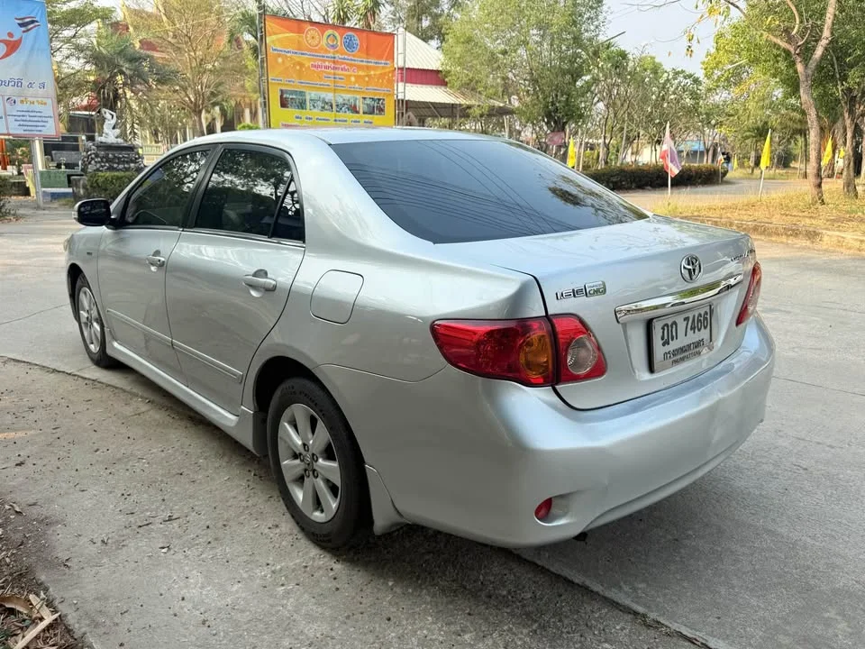 2010 Toyota Corolla Altis X (E140) 3