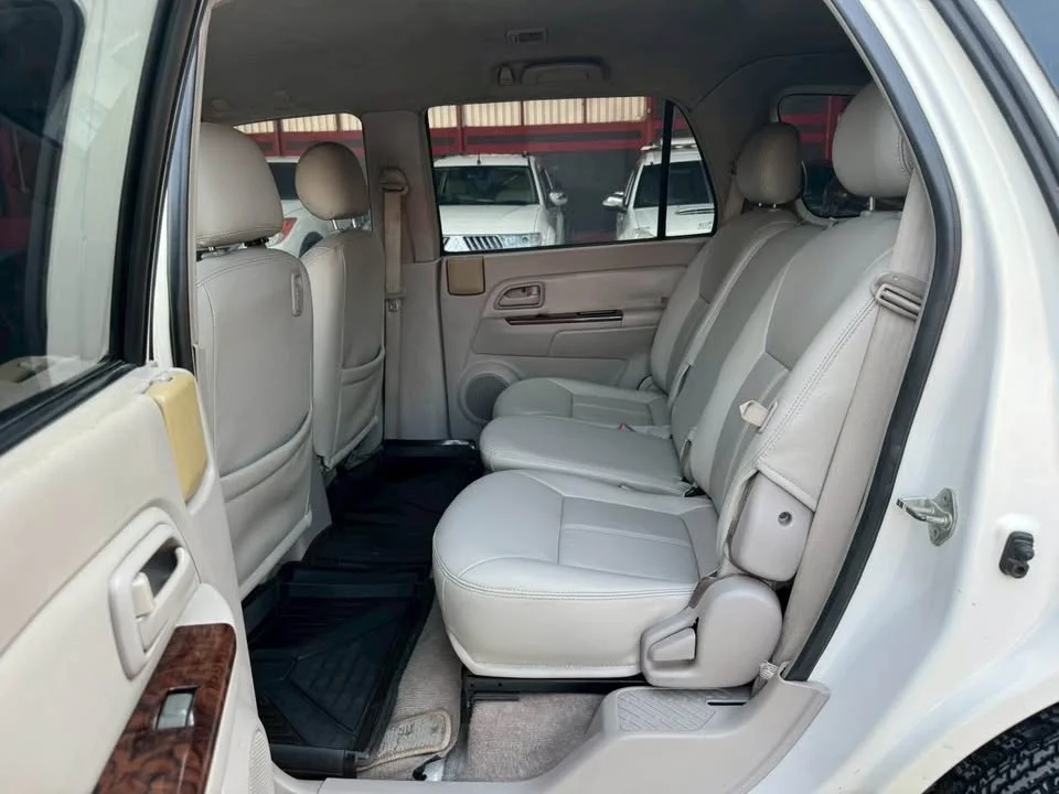 2006 Isuzu MU-7 2