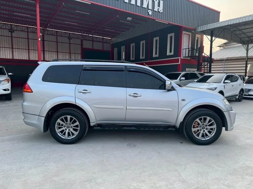 2012 Mitsubishi Pajero Sport II 2