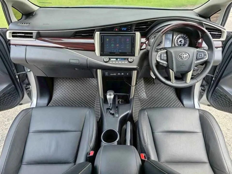 2019 Toyota Innova II 2