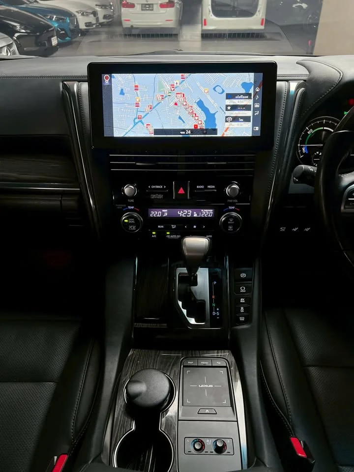 2022 Lexus LM I 2