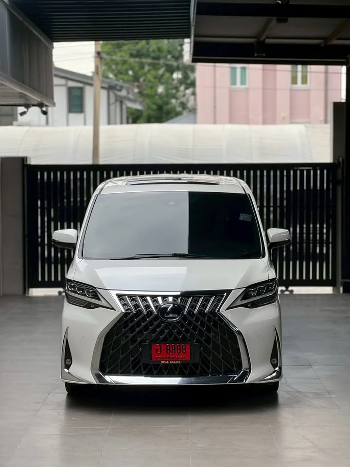 2022 Lexus LM I 3