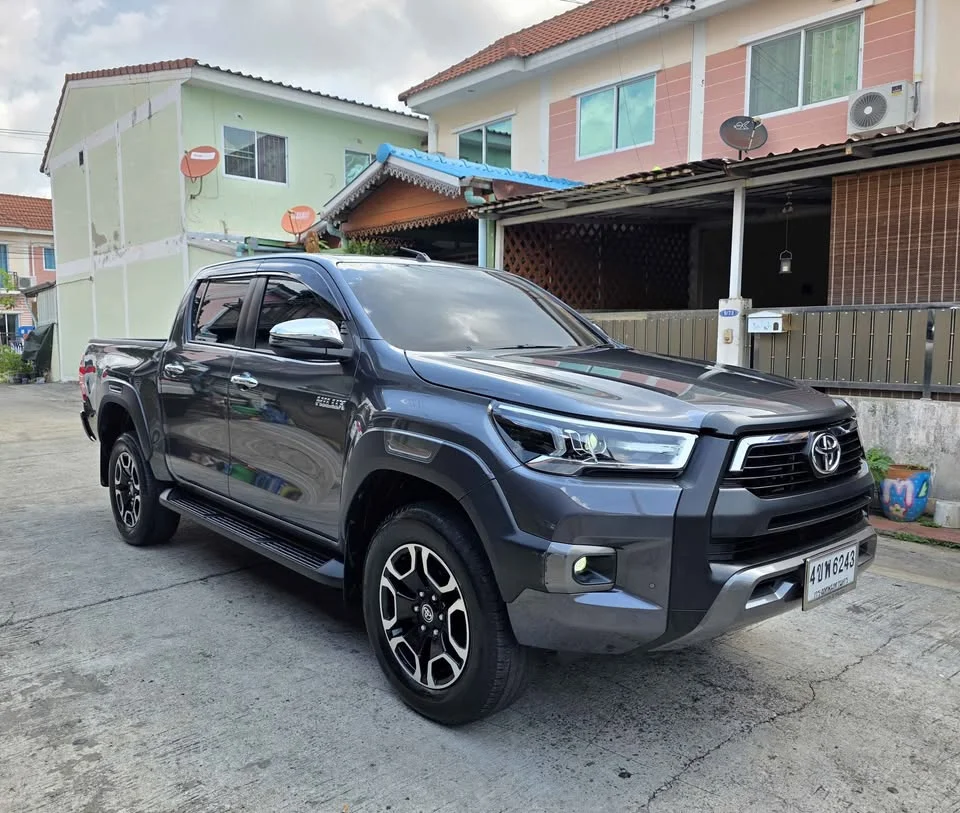 2023 Toyota Hilux VIII 3